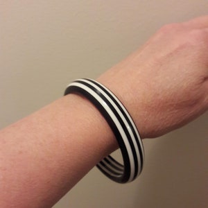 Vintage Lucite Striped Bangle Bracelet Black White Stripe