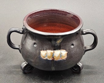 Toothy Cauldron in Charcoal Satin & Black Rust