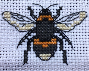 Bee Mini: a miniature cross stitch pattern