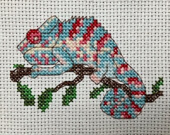 Chameleon Mini: a miniature cross stitch pattern