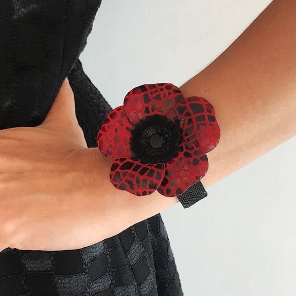 Blume Manschette Armband für Frauen, Leder Manschette Armband mit roter Blume, Leder Handgelenk Manschette für Sie