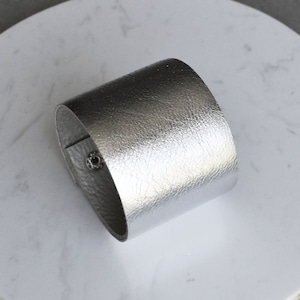 Silber Lederarmband für Frauen breit Armband für ihre Silber Manschette Armband