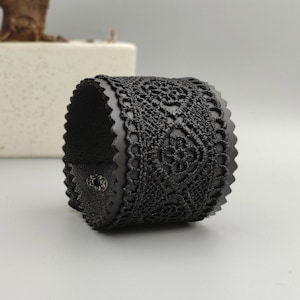 Gothic Armband Schwarzes Leder Manschettenarmband Schwarzes Spitzenarmband Breites Armbändchen für Frauen