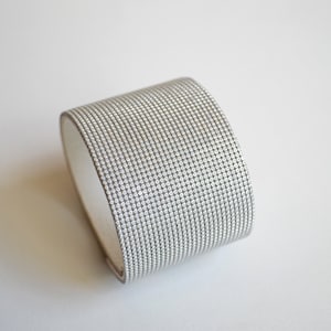 Leder Manschette Armband für Frauen, Breite Leder Manschette, Silber Lederarmband, Boho Armband