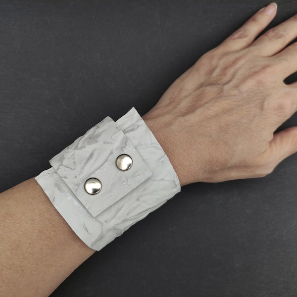 Leather wristband Wide cuff bracelet White silver leather bracelet