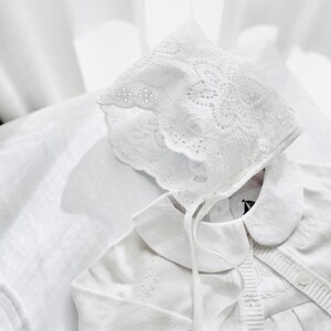Bonnet/bonnet en broderie anglaise de dentelle blanche pour bébé pour baptême baptême image 2
