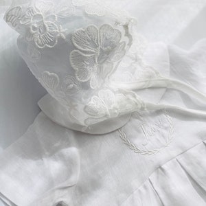 Bonnet/bonnet en broderie anglaise de dentelle blanche pour bébé pour baptême baptême image 5