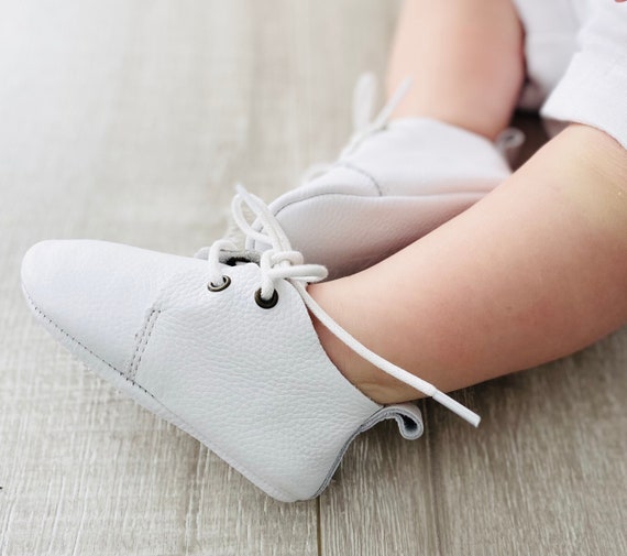 comienzo Decepción Separar Zapatitos de bautizo para bebe en piel genuina color blanco de - Etsy México comienzo Decepción Separar Zapatitos de bautizo para bebe en piel genuina color blanco de - Etsy México