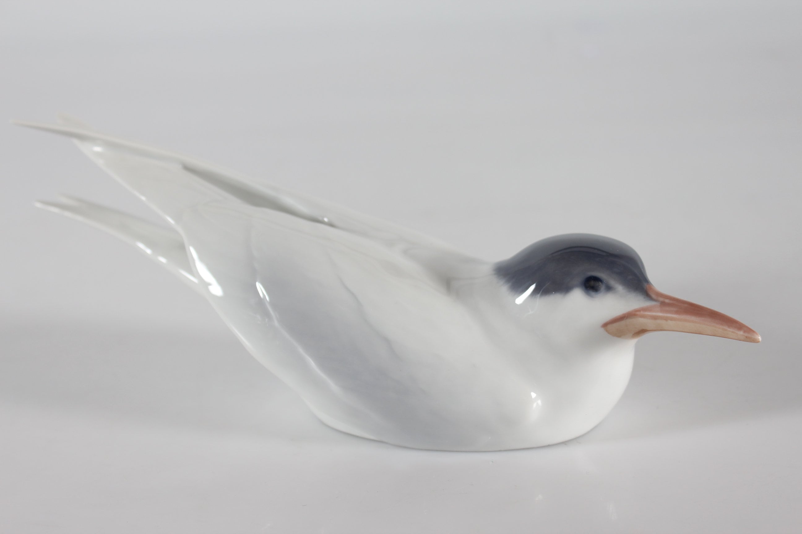 ロイヤル コペンハーゲンのアジサシ/カモメの置物 モデル番号 827