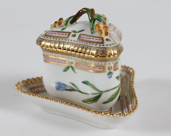 Royal Copenhagen Flora Danica Triagnular Creme Cup No. 20/3576. Hand-painted in Denmark with stamp from the period 1963-74