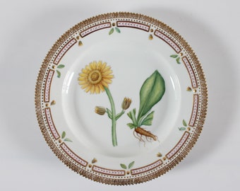 Royal Copenhagen Flora Danica Dinner Plate No. 624 Ø 25.5 cm. Decorated with Arnica Montane L. Hand-painted in Denmark 1985-1991