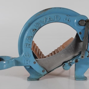 RAADVAD Blue Bread Slicer / Cutter - Vintage Danish Design Model  294 with great patina. Made in Danmark in the 1950s.