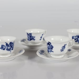 Royal Copenhagen Blue Flower Angular 4 Small Expresso Cups No. 8519. With Stamp from the Period 1894-1922  - Hand-painted in Denmark