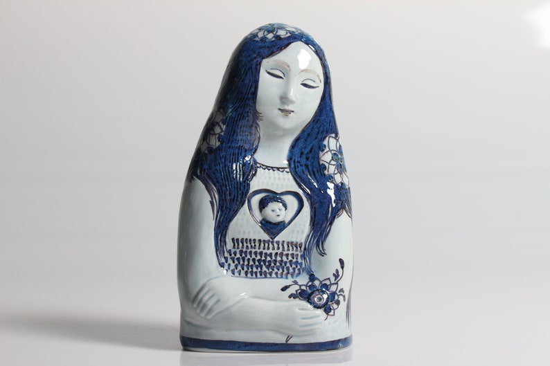 Aluminia / Royal Copenhagen. Young girl bust with boy child in her heart by Doreen Middelboe 312/3560. Made in denmark in the 1970s image 1