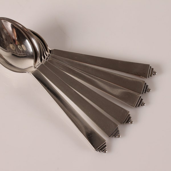 Danish Georg Jensen Art Deco Pyramid Sterling Silver Cutlery by Harald Nielsen 1927.  Spoons 16.5 cm. With Stamp from the period 1930-45