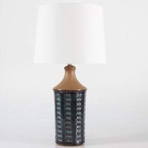 High Søholm Stoneware Table Lamp H 72 cm by Maria Philippi. Partly decorated with Blue Colors in Denmark circa 1965. Incl. a new lampshade