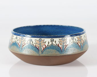 Aluminia / Royal Copenhagen Large Bowl by Berte Jessen model 439/3178 with floral  motif. Made in the 1970s in Denmark Mid-century