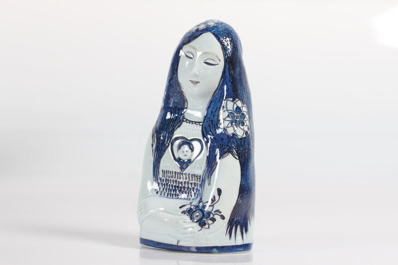 Aluminia / Royal Copenhagen. Young girl bust with boy child in her heart by Doreen Middelboe 312/3560. Made in denmark in the 1970s image 4