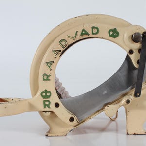 RAADVAD Slicer/Cutter Cream Colored Bread Cutter - Vintage 1950s Danish Design Model No. 294 Retro Kitchen Design - Gift for Baker / Café!