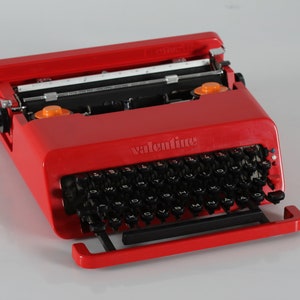 Vintage Olivetti Valentine Portable Typewriter by Ettore Sottsass and Perry King. Light weight and Bright Red made in Italy 1970s