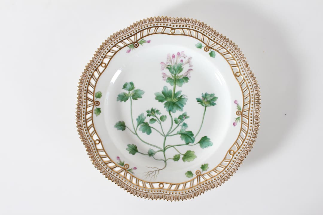 Royal Copenhagen Flora Danica Dinner Plate With Full Lace Border