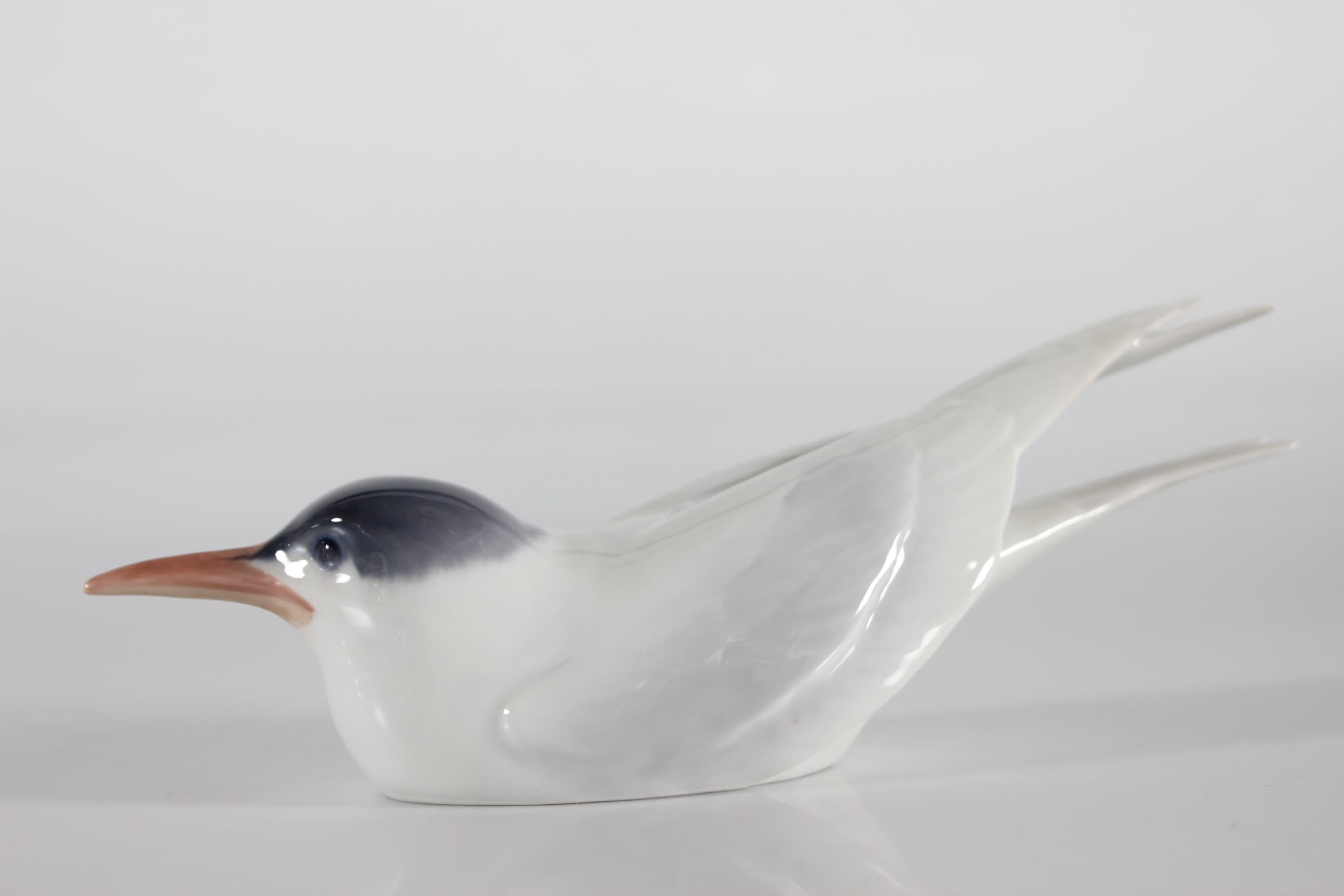 ロイヤル コペンハーゲンのアジサシ/カモメの置物 モデル番号 827