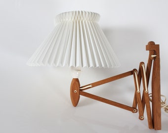 Le Klint Vintage Wall Scissor/Accordion Extensible Lamp Model 224 by Erik Hansen. Made of Oak with Original Le Klint Lamp Shade 1970s