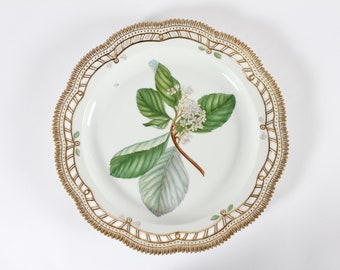 Royal Copenhagen Large Flora Danica Serving Platter with Lace Border No. 20/3528. Decorated with &quot;Sorbus Aria Crantz&quot;. Ø 33 cm, Denmark