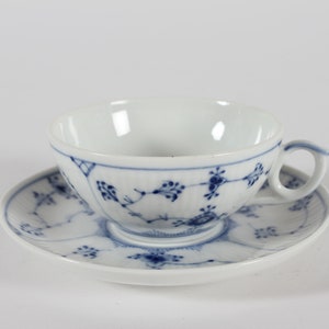 Royal Copenhagen Blue Fluted Plain. Small Teacups with Saucers no. 357 of Thin Porcelain Hand-painted in Denmark in the Period 1923-34