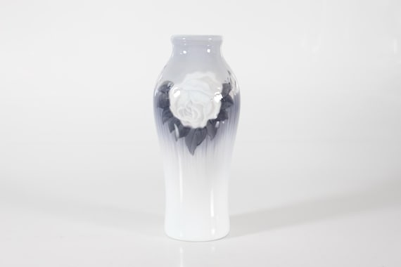 アンティークのロイヤルコペンハーゲン、背の高い磁器の花瓶（No.1942