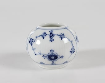 Royal Copenhagen Blue Fluted Plain Small Vase No. 498 with Stamp from the period 1894-1922  - Hand-painted in Copenhagen Denmark