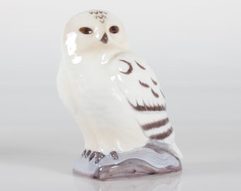 Bing & Grøndahl Snow Owl no 2475 by artist K. Otto. This Figurine is made in the 1970s in Denmark