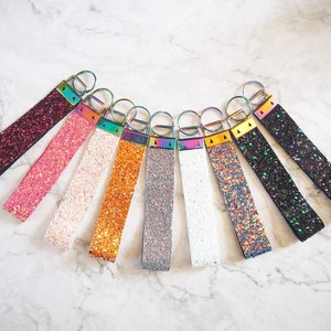 Llavero con correa de muñeca brillante, llavero con pulsera con purpurina, llavero brillante con anilla dividida, llavero con pulsera con purpurina arcoíris