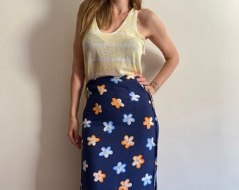 Vintage high waist skirt, floral print midi skirt. Medium size.