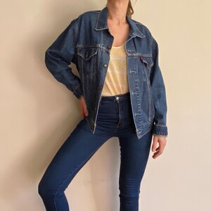 M-L. Levi’s denim jacket, unisex denim jacket, dark blue trucker Levi’s. 70550.