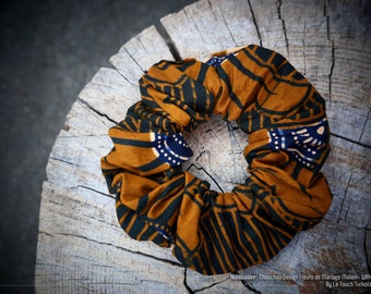 Chouchou, Chouchou avec petit noeud ou Foulchie en tissus africain wax - fleur de mariage malien-aux tons marron, bleu marine et noir