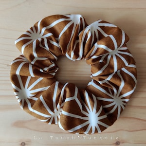 Scrunchie, Small knot or Foulchie in Geometric Japanese fabrics Ochre/brown and White