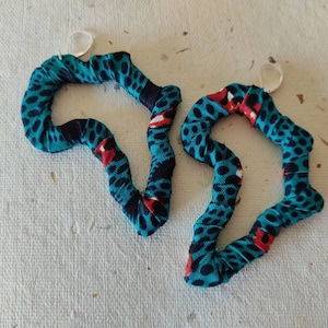 Boucles d'oreilles Afrique en Tissus africain WAX turquoise aux motifs ethnique