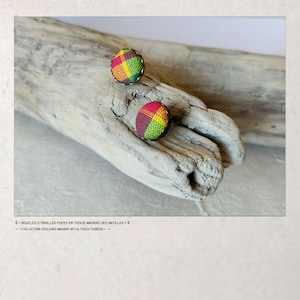 Pendientes de botón retro en tela madrás de las Antillas. Rojo, verde y amarillo.