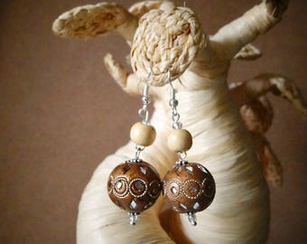 Pendientes de perlas y madera de Rajasthani