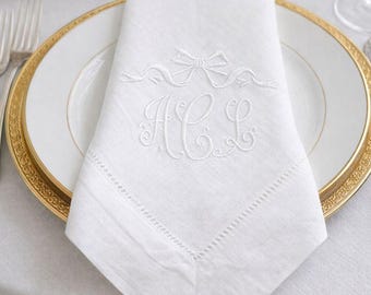Servilletas de lino bordadas con monograma, servilletas de mesa personalizadas, manteles bordados personalizados, regalo de inauguración de la casa para la anfitriona de la fiesta de bodas.
