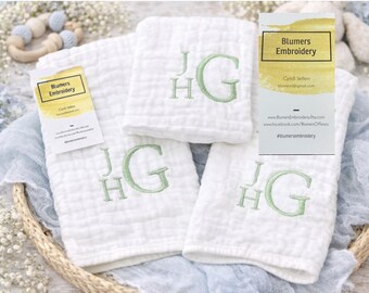 Juego de 3 baberos de muselina con monograma para eructar, personalizados, para baby shower, unisex