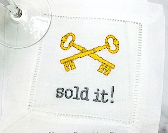 Realtor Gift Linen Cocktail Napkins / Personalized Embroidered Sold It Napkins / Real Estate Agent Gift / New Home Gift / Monogrammed Linens