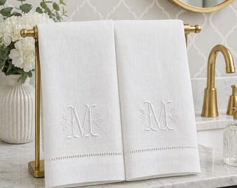 Toalla de lino bordada con monograma, toalla de cocina con inicial personalizada, toalla de baño, toalla de mano, regalo para anfitriona de boda o despedida de soltera.