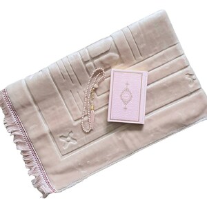 prayer mat, padded mat, quran, koran, kuran, tasbeh, tasbih , ramadan, ramazan, eid, umrah, hajj, islamic gift,  sejadah, seccade, prayer rug