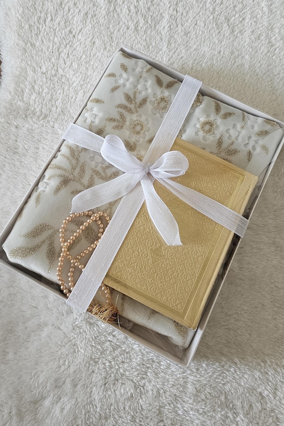 Personalized Prayer Rug Set: Quran, Tasbih, Islamic Gift
