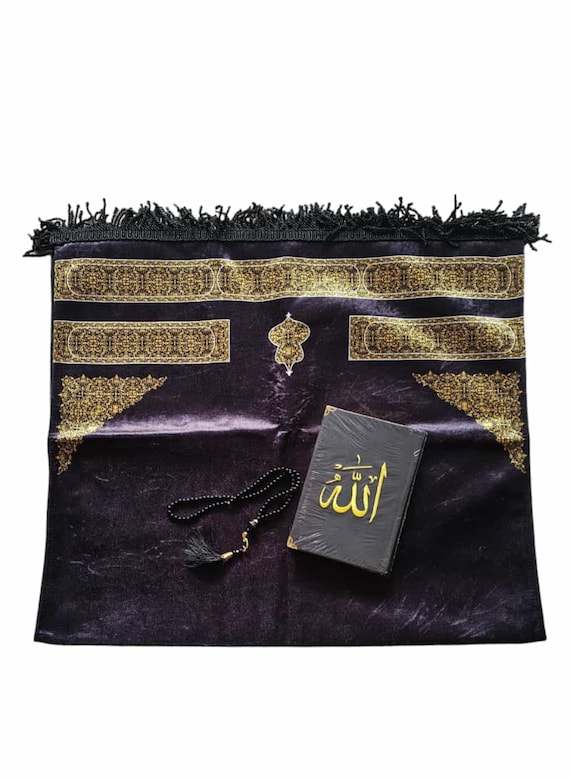 Personalized Ramadan Gift Set: Velvet Quran, Prayer Rug & Tasbeeh