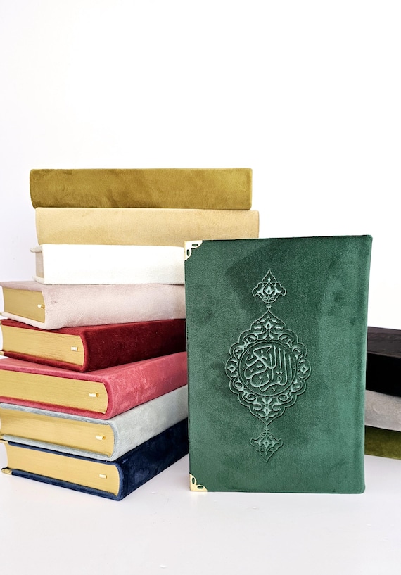 Velvet Quran Book: Hot Printed Islamic Gift (20x15cm)