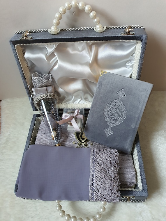 Customized Muslim Quran Gift Set: Velvet Box, Prayer Mat, Tasbih