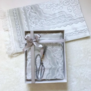 Customized Thick Prayer Rug Set: Pearl Tasbeeh, Islamic Gift